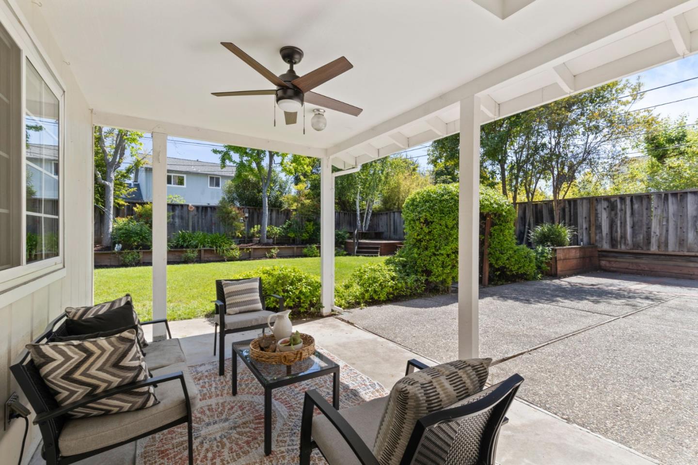 1617 Inverness CIR