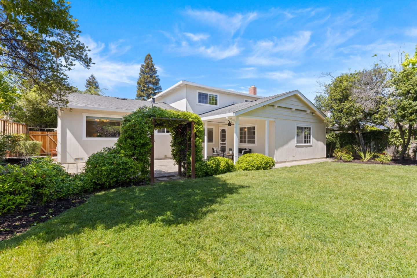 1617 Inverness CIR