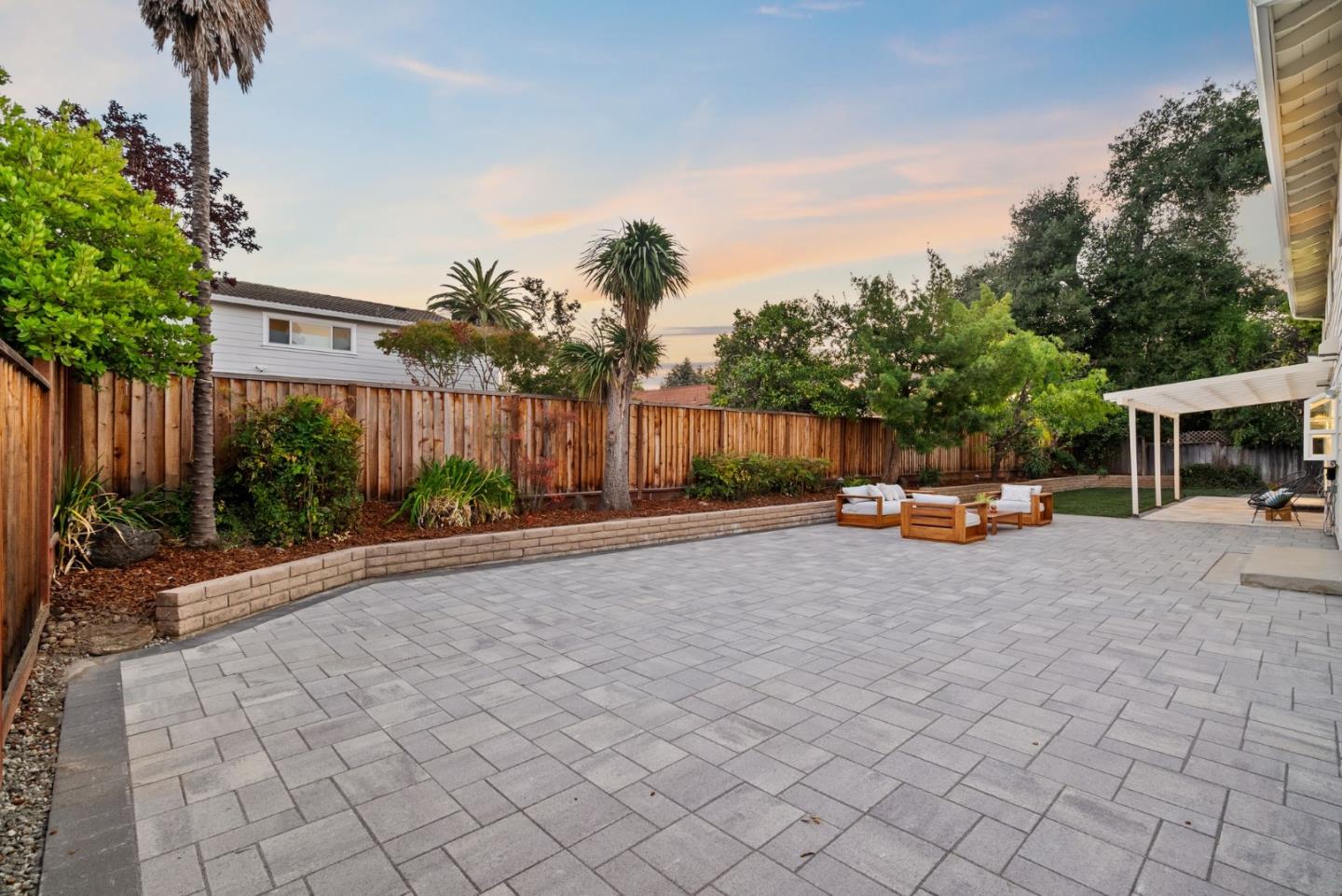 1402 Oak Avenue