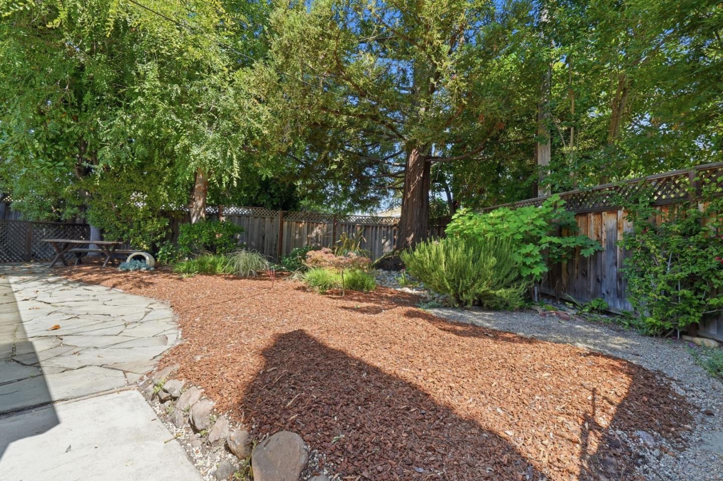 887 Loma Verde AVE