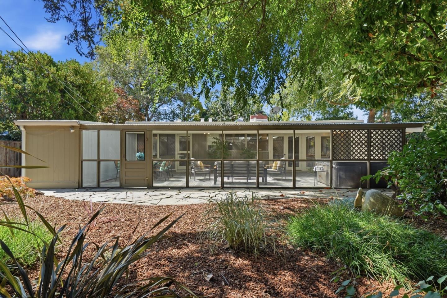 887 Loma Verde AVE