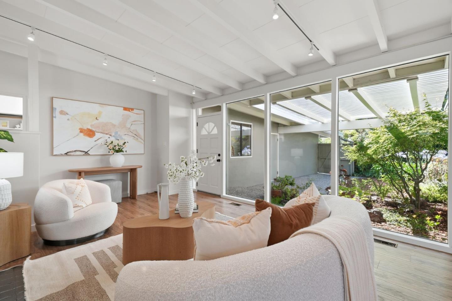 887 Loma Verde AVE
