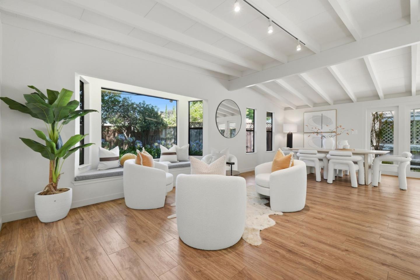887 Loma Verde AVE