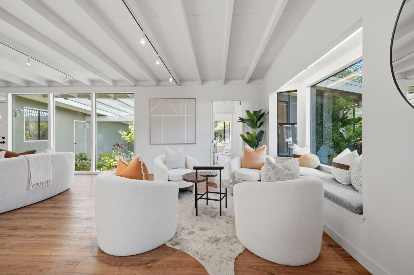 887 Loma Verde AVE
