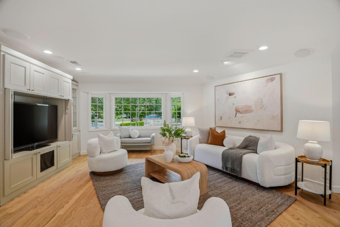 833 Dixon Way