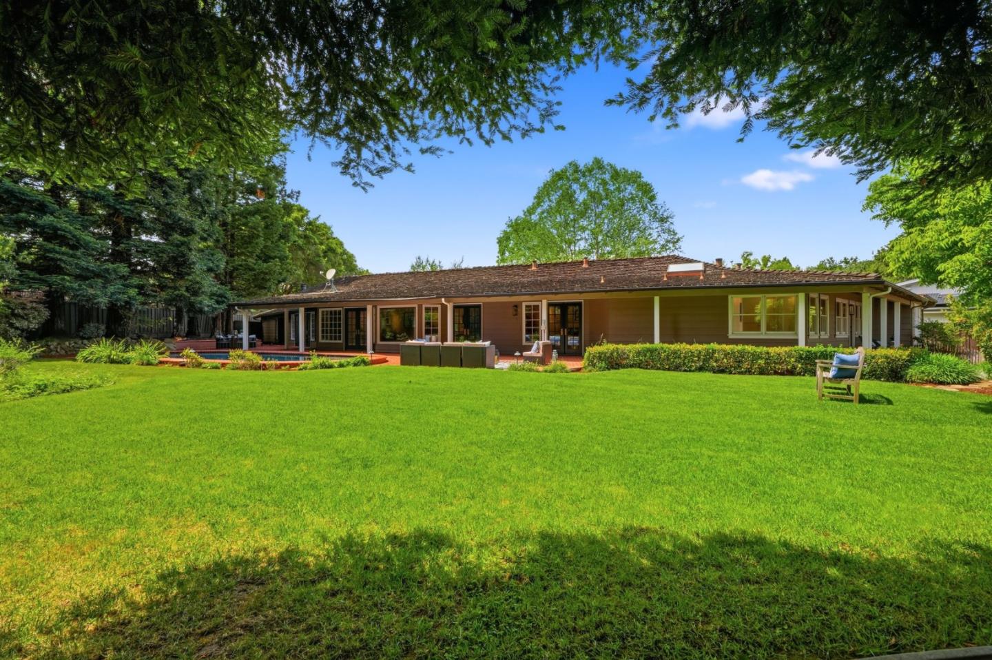 833 Dixon Way