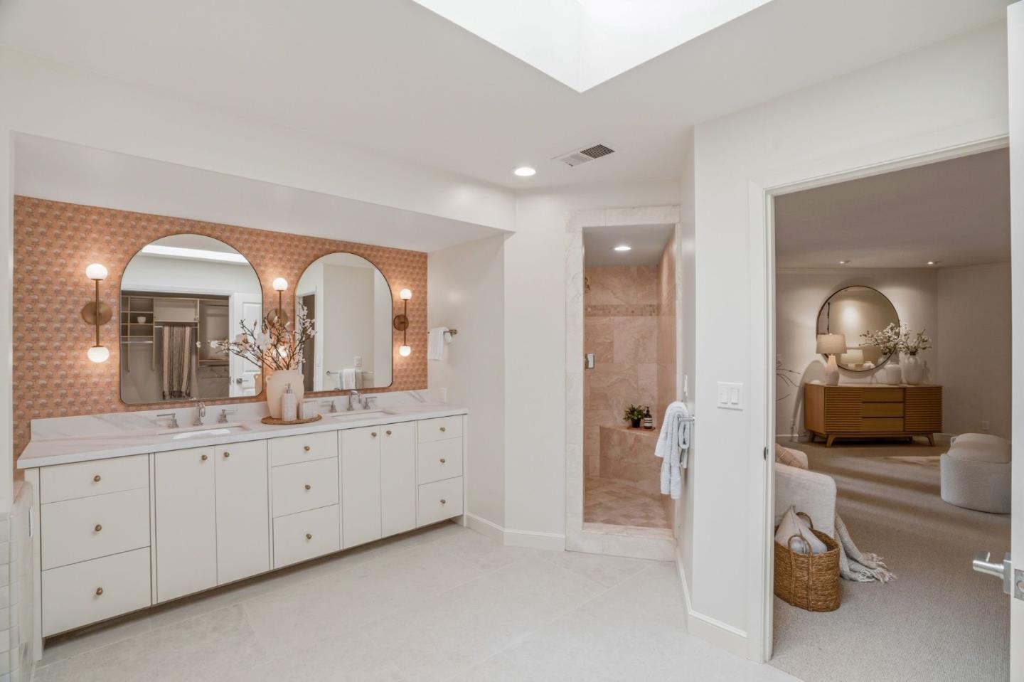 833 Dixon Way