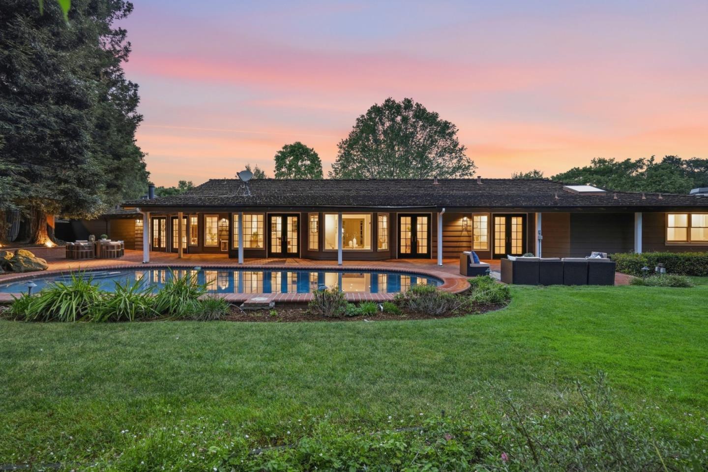 833 Dixon Way