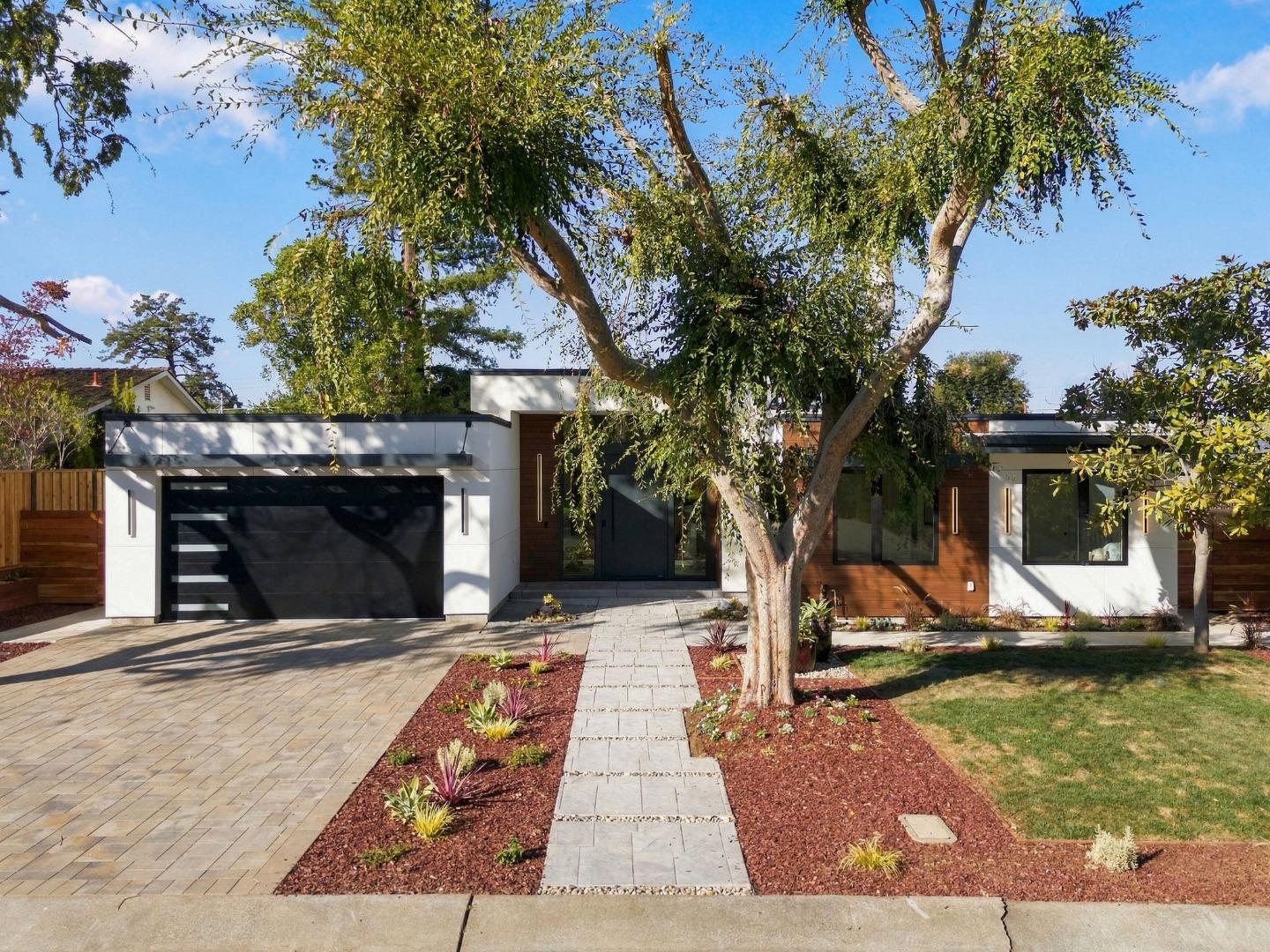 685 Riviera DR