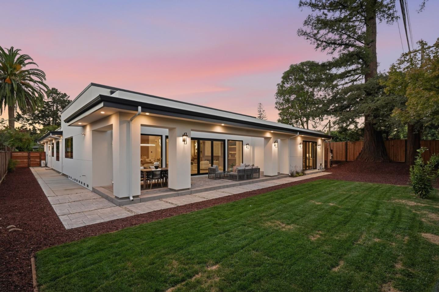 685 Riviera DR