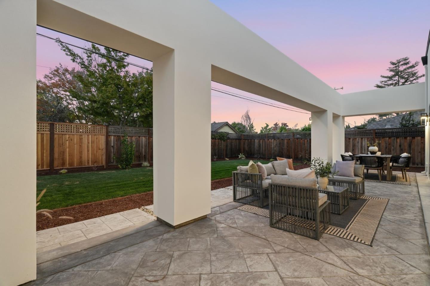 685 Riviera DR