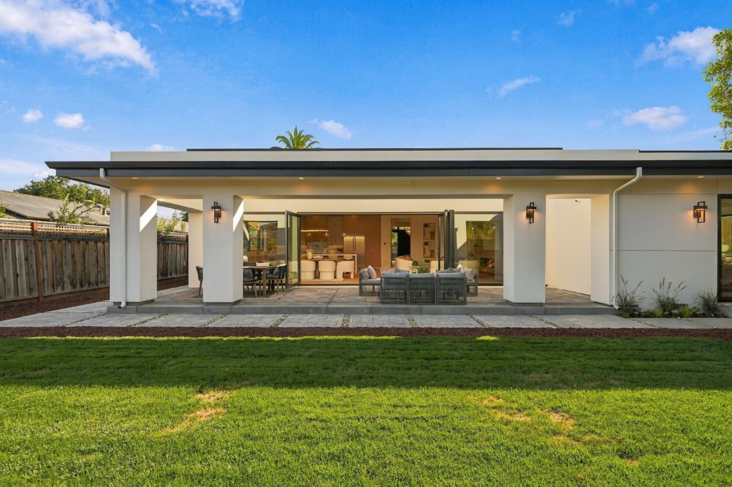 685 Riviera DR