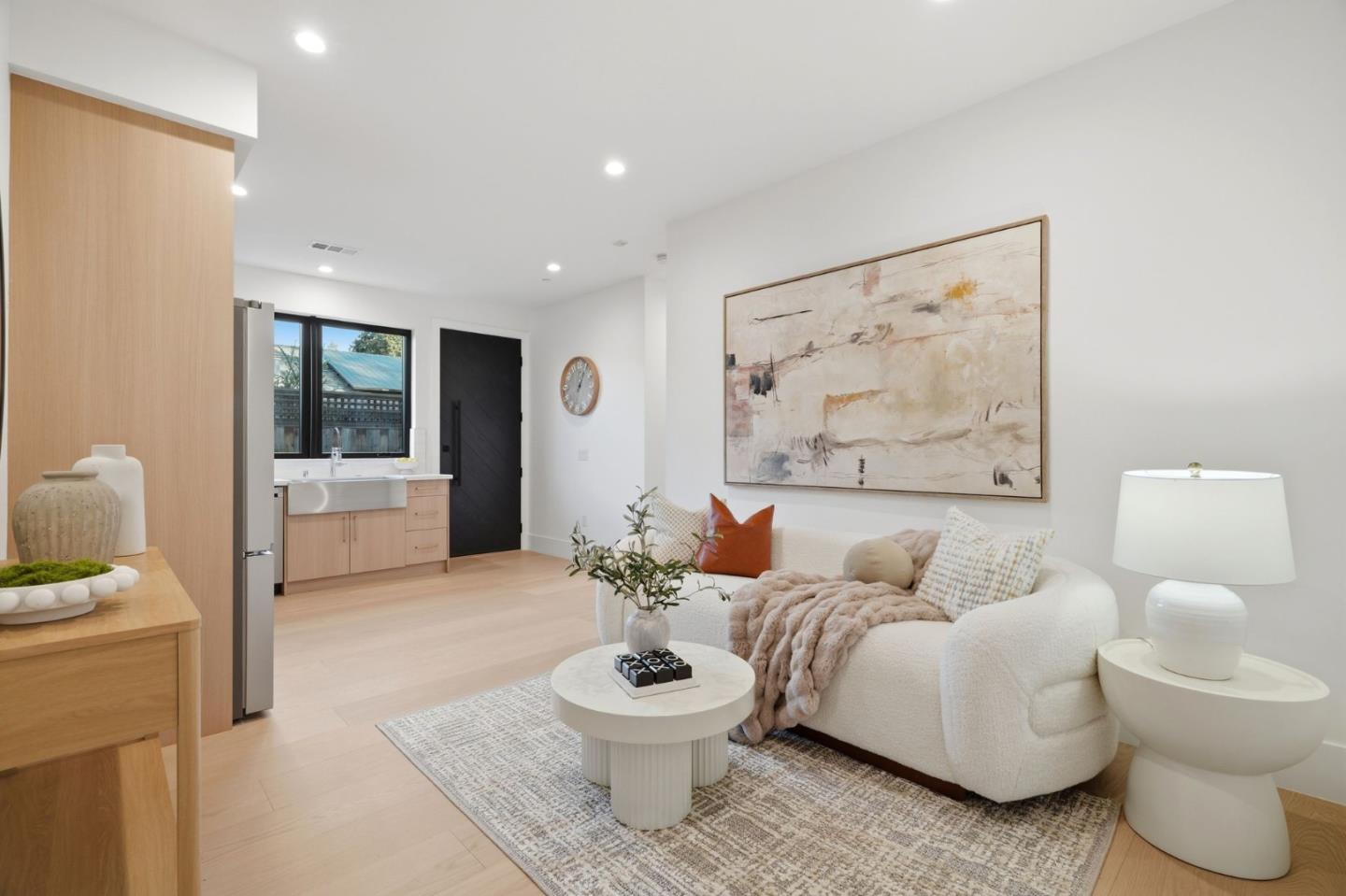 685 Riviera DR