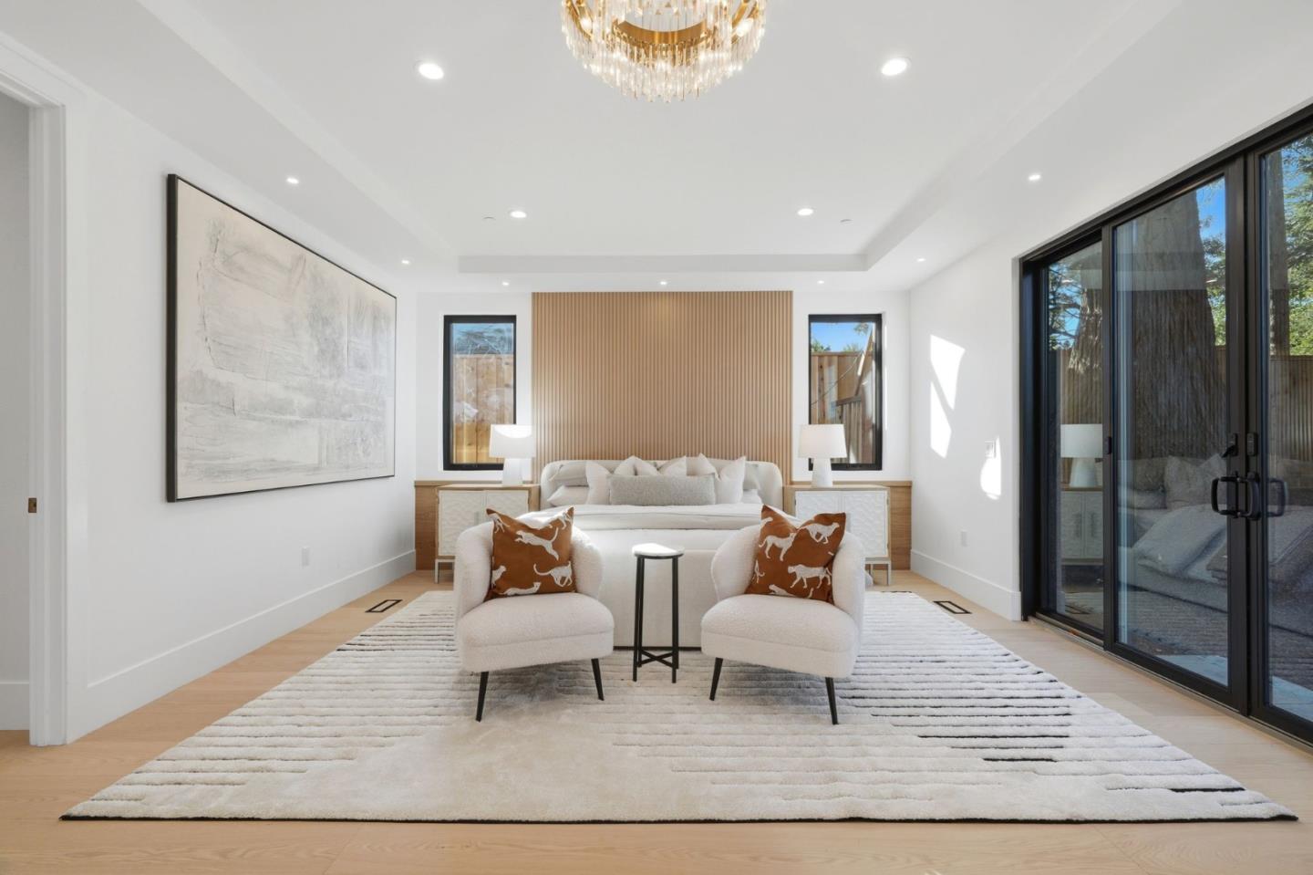 685 Riviera DR