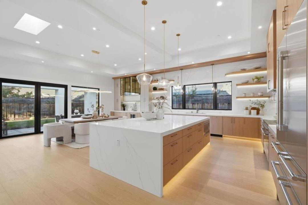 685 Riviera DR
