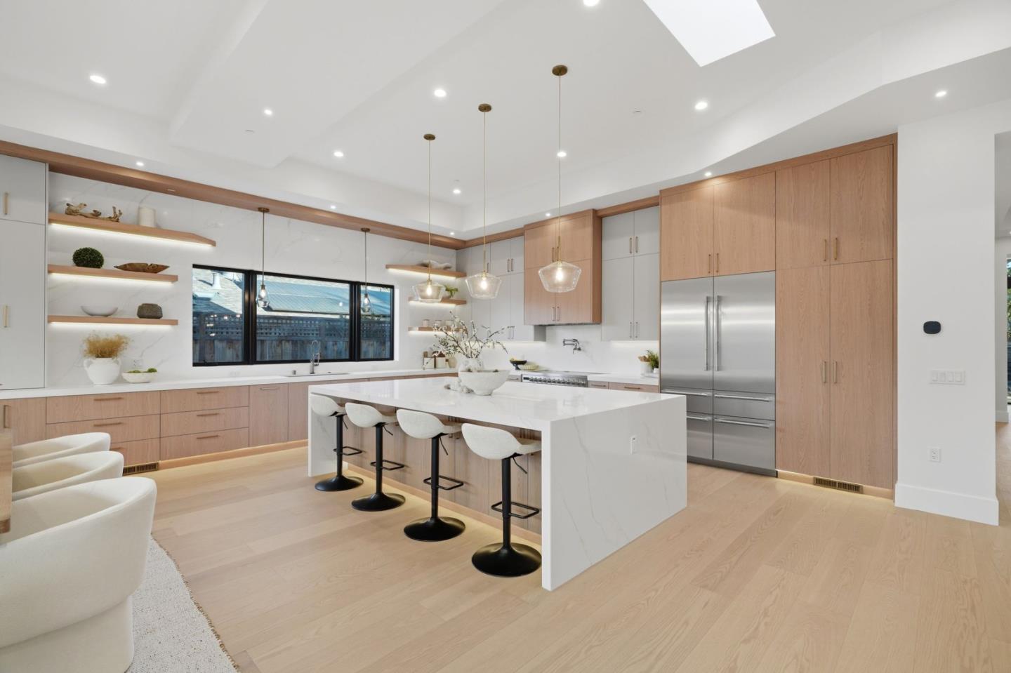 685 Riviera DR