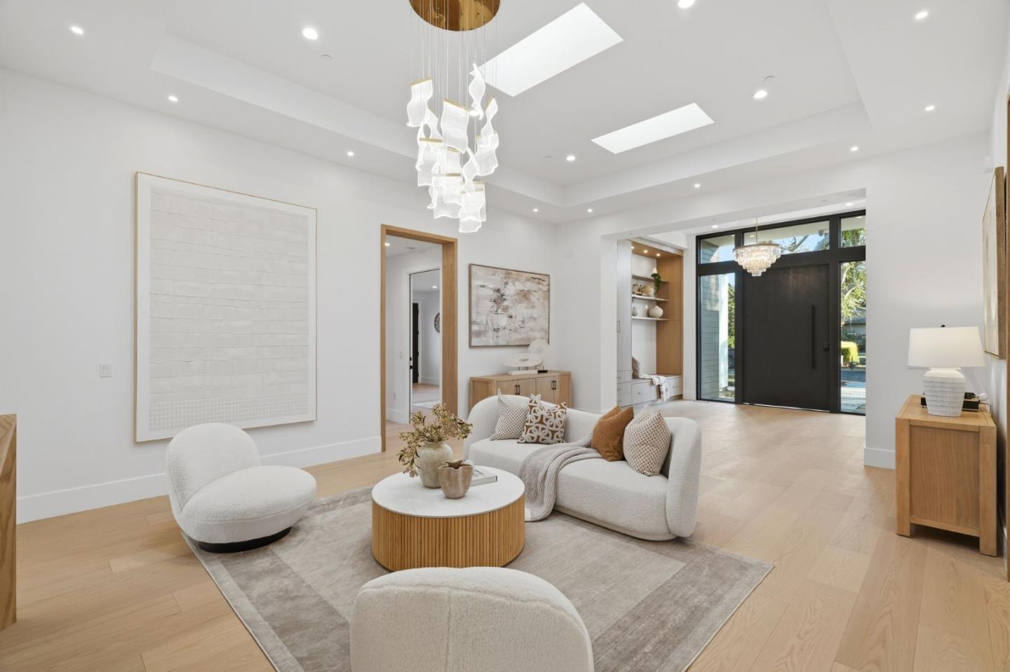 685 Riviera DR