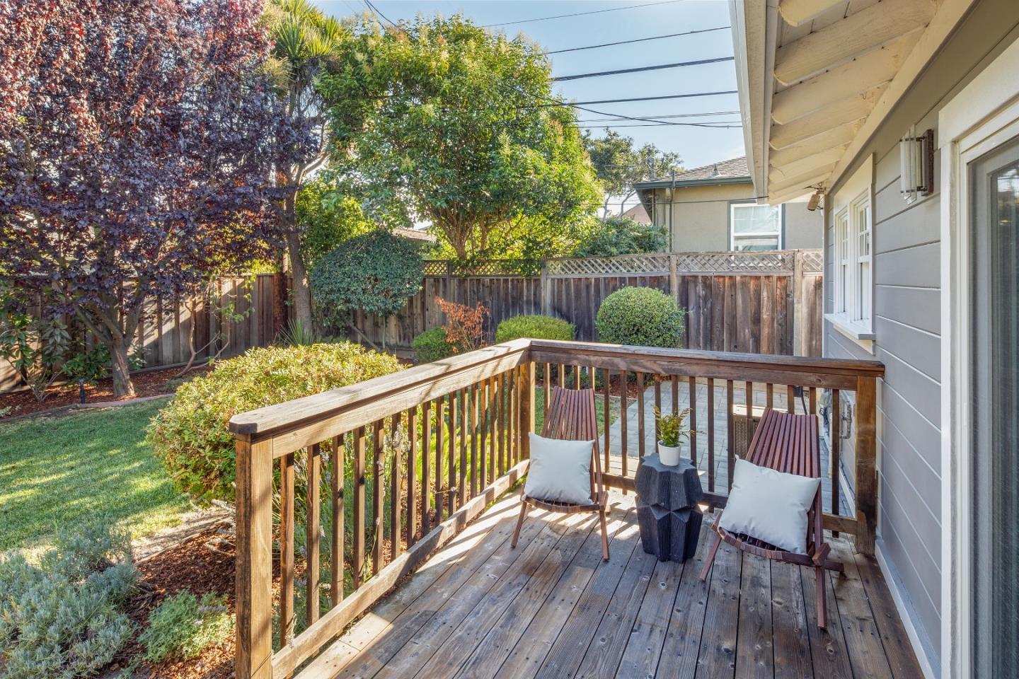 1813 Ray DR