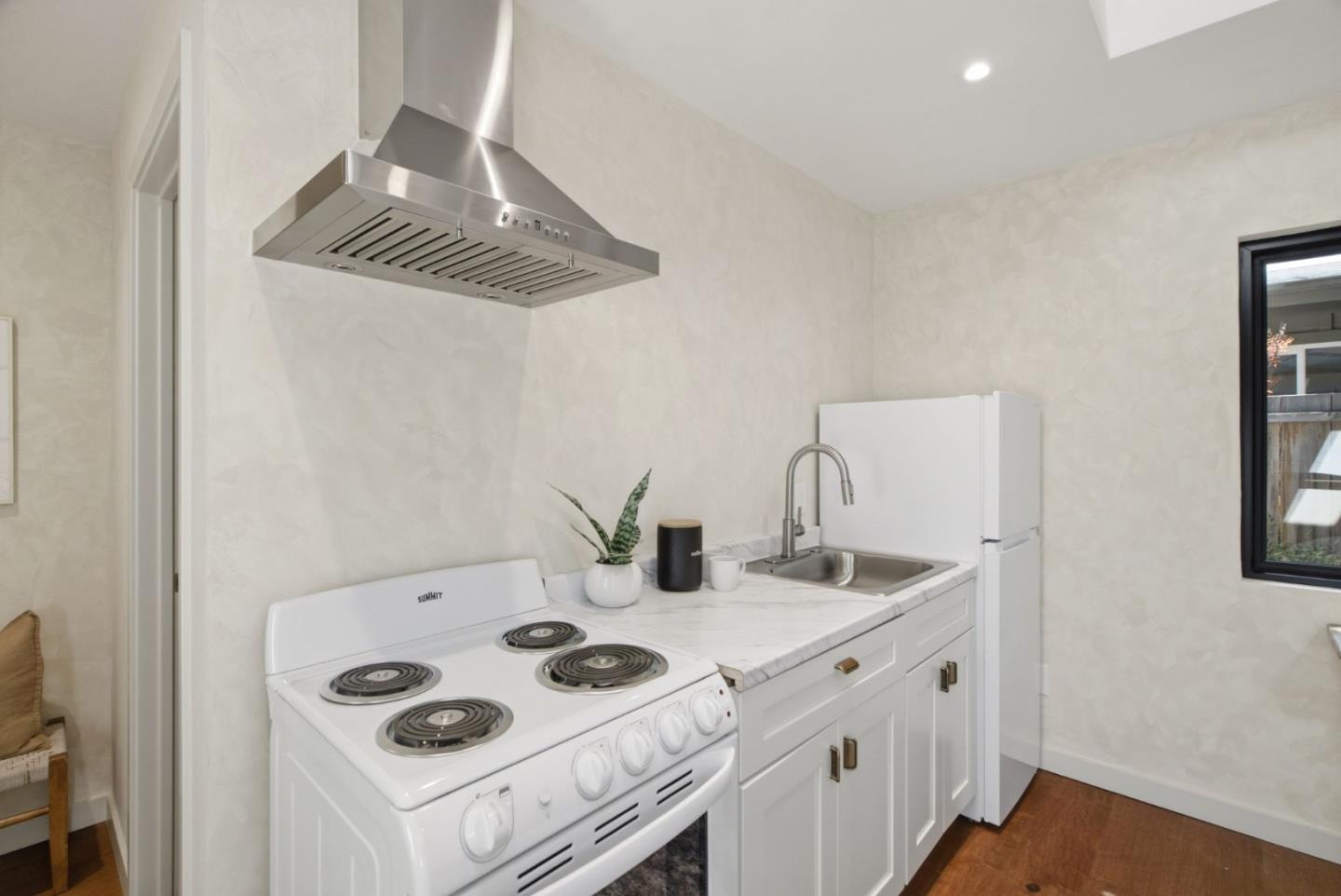 358 Fernando AVE