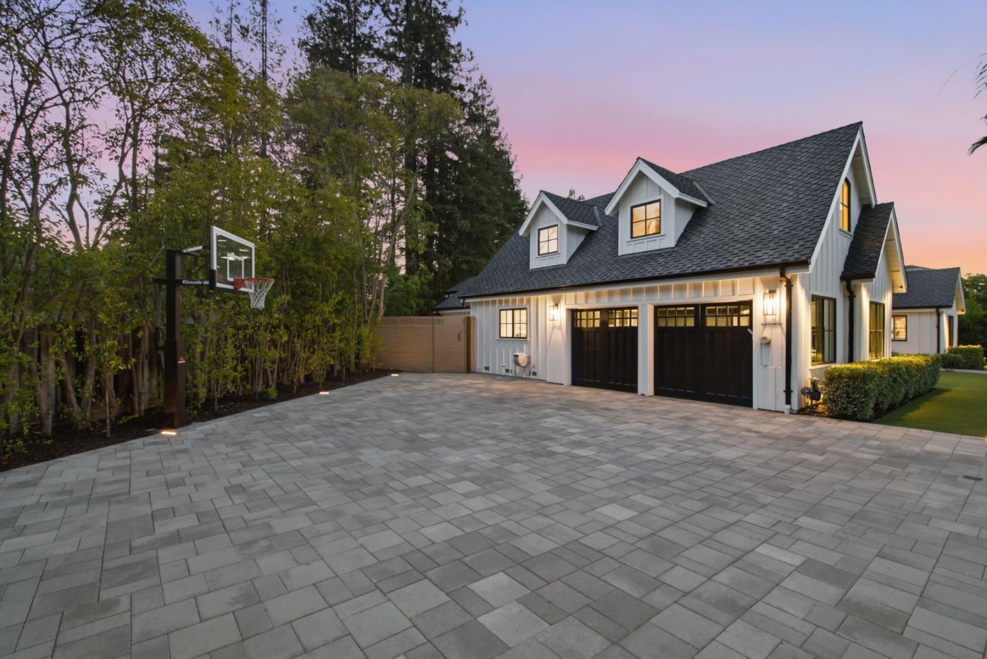 1052 Echo DR