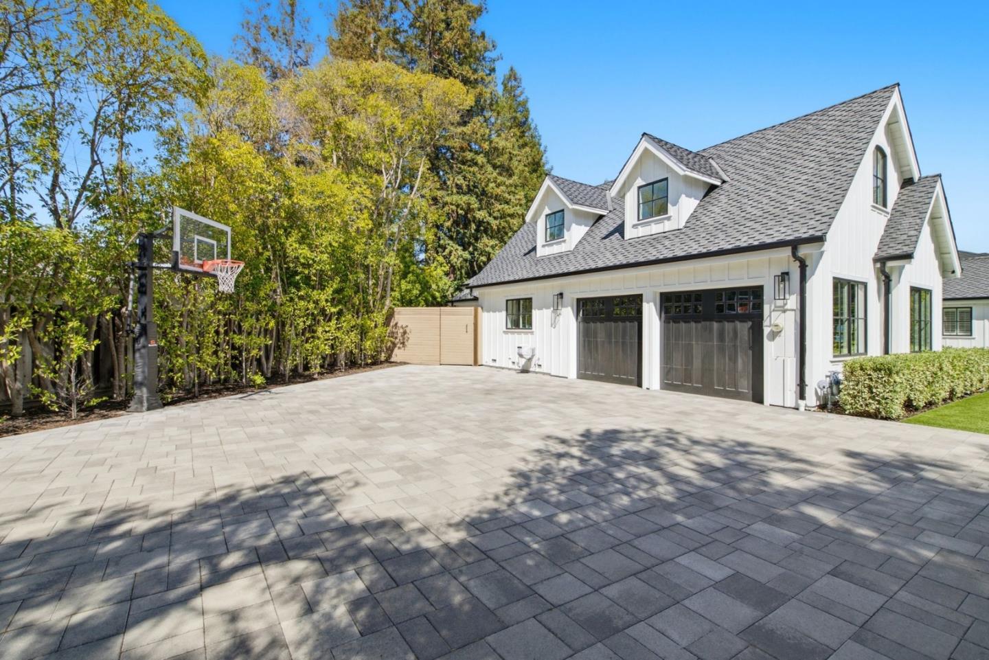 1052 Echo DR