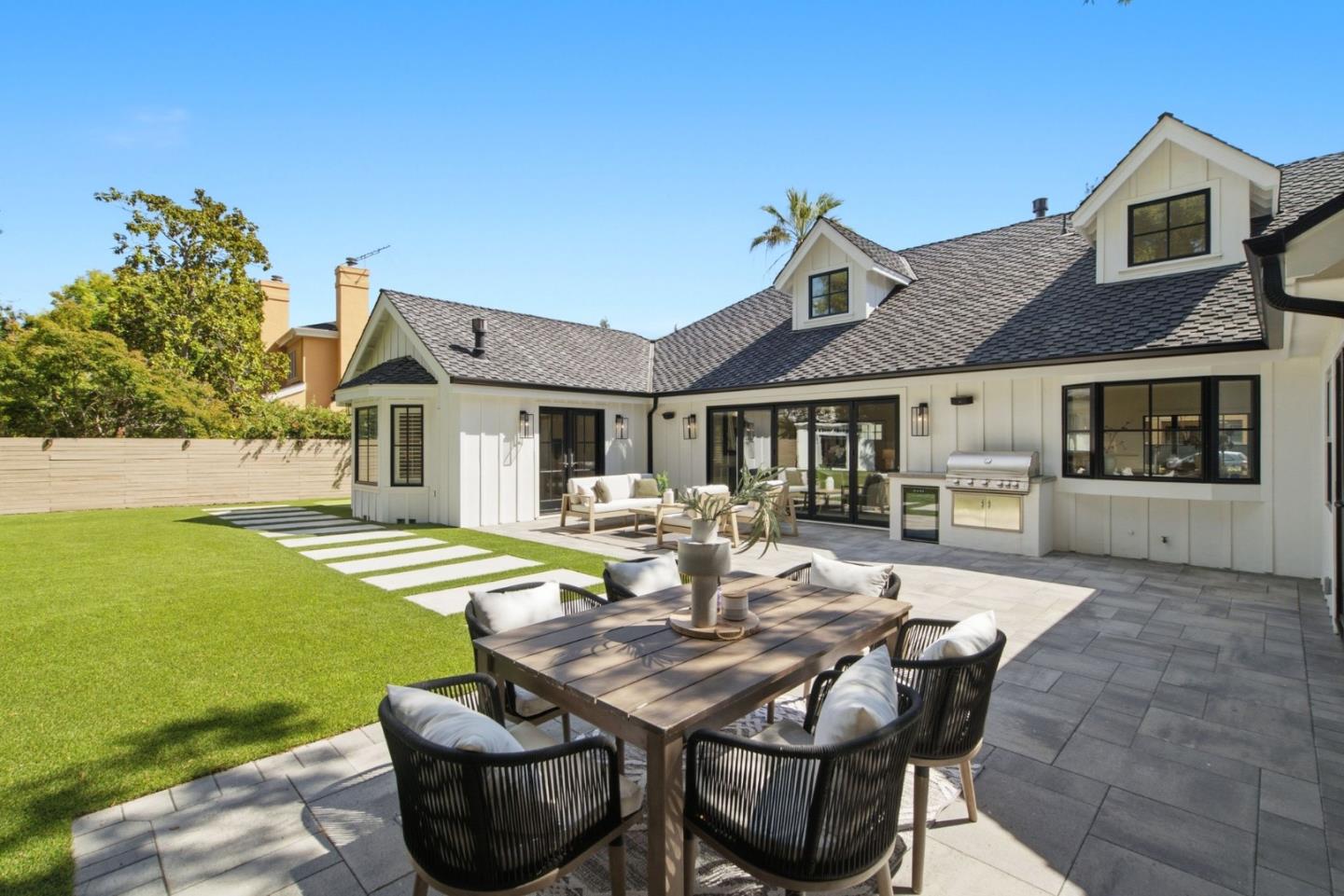 1052 Echo DR
