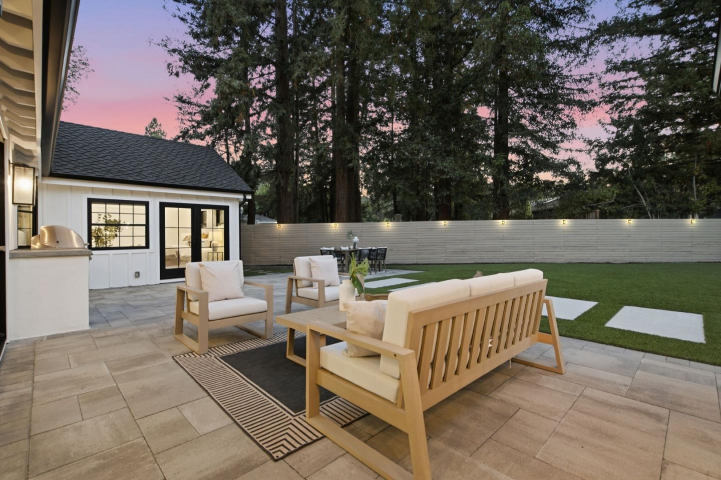 1052 Echo DR