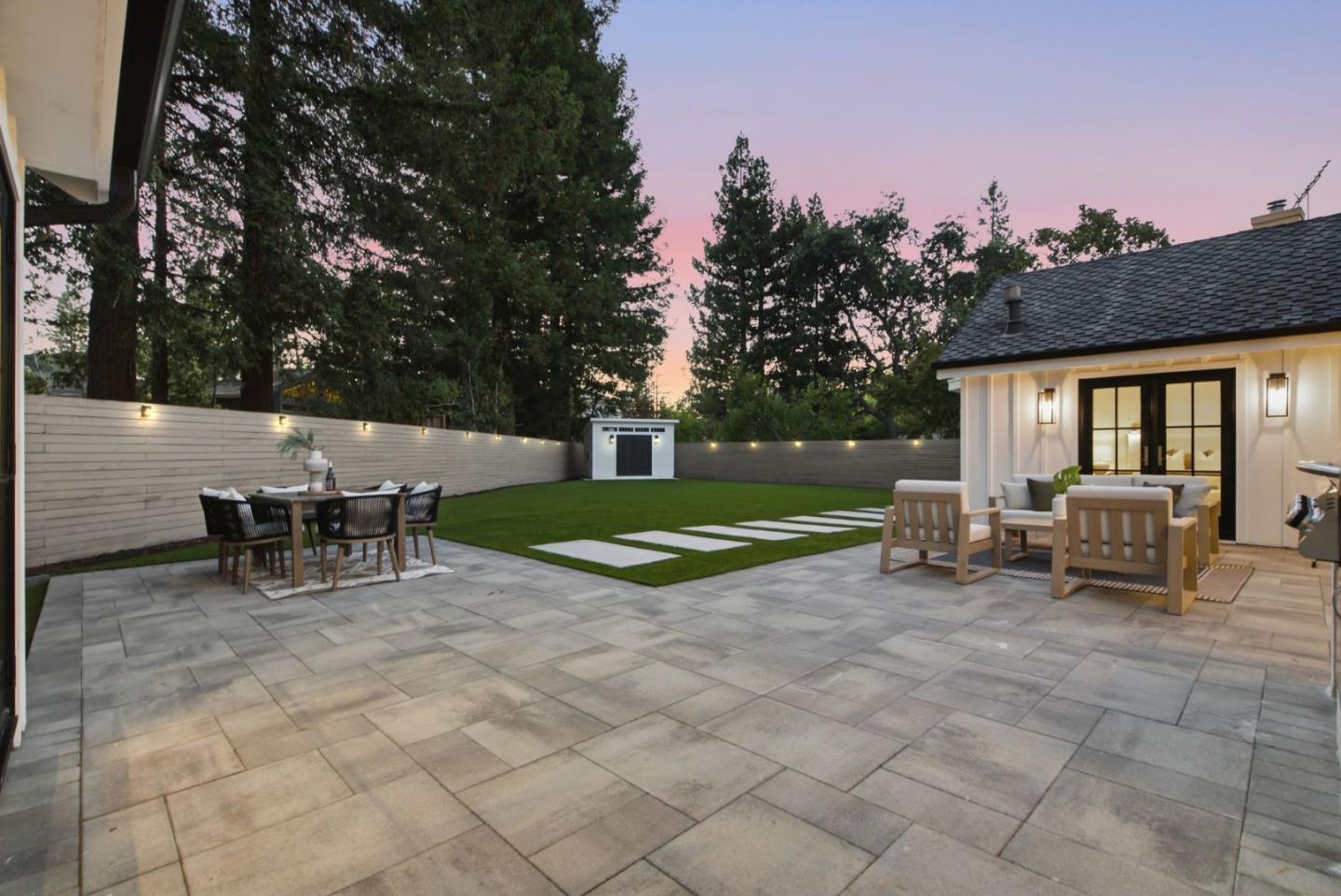 1052 Echo DR
