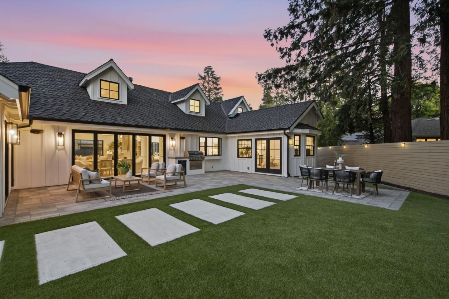1052 Echo DR