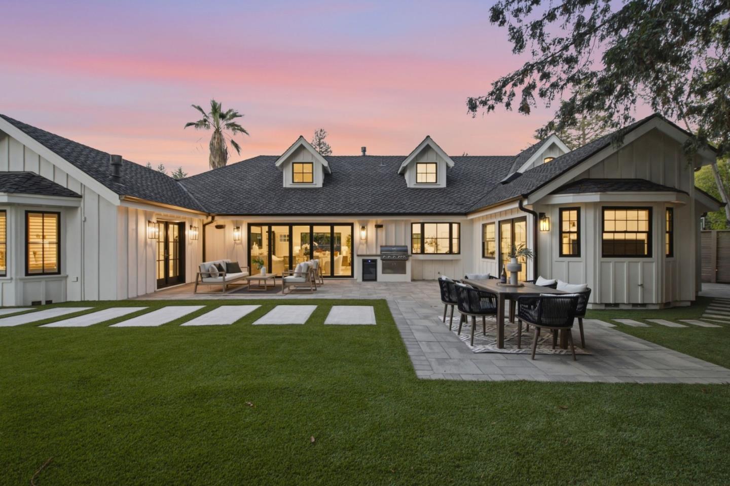 1052 Echo DR