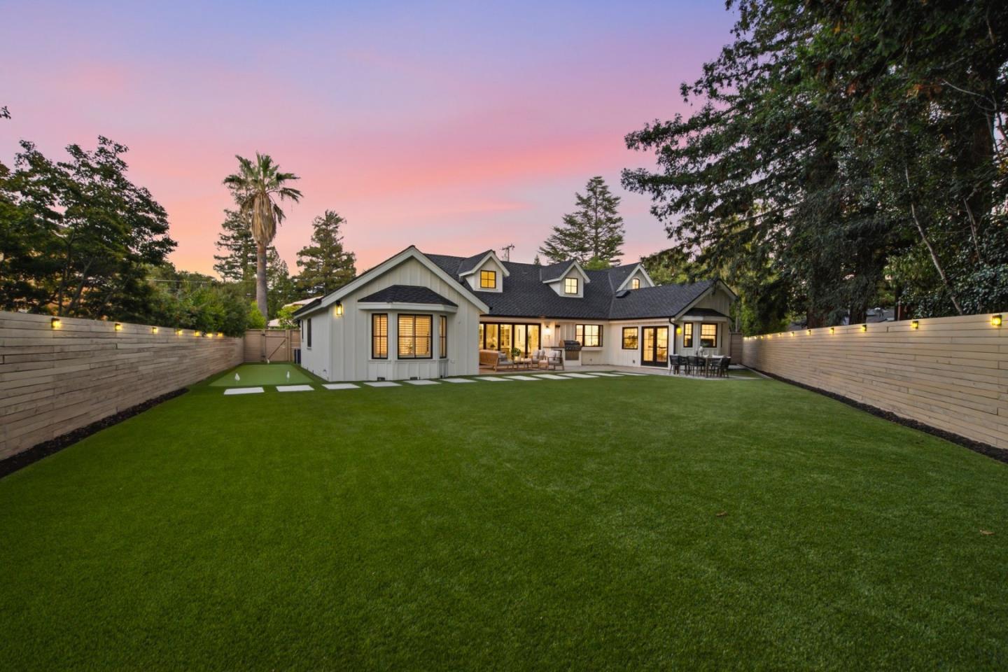 1052 Echo DR
