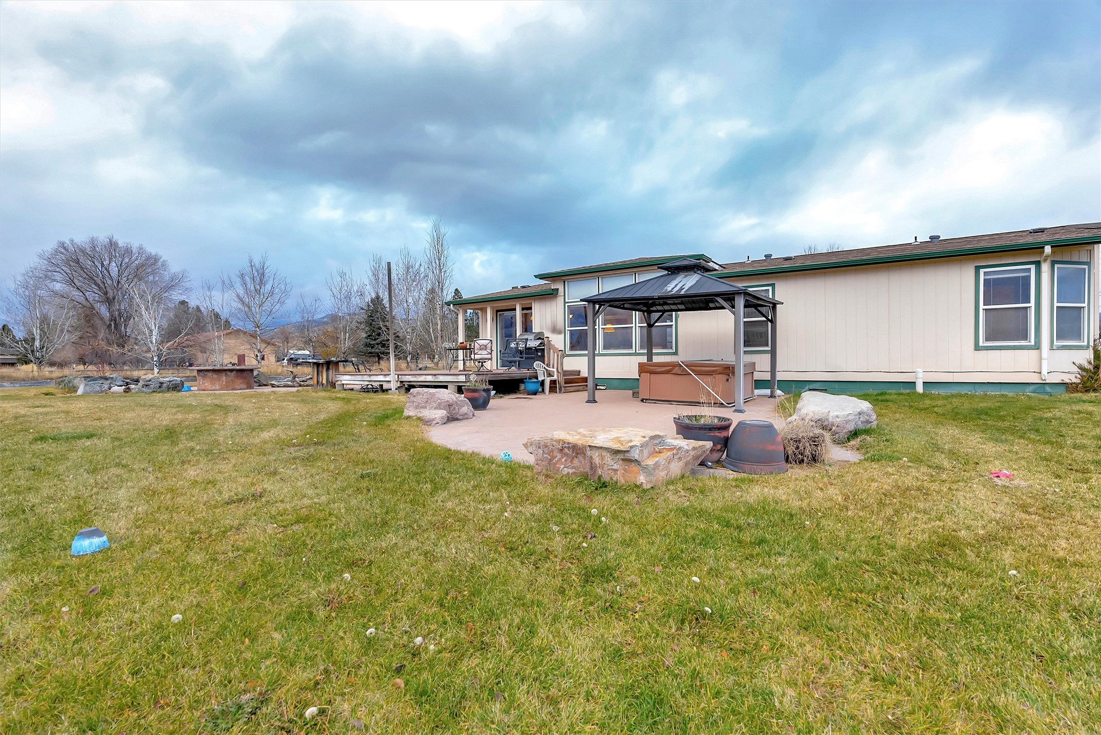 5617 Cottonwood Drive N