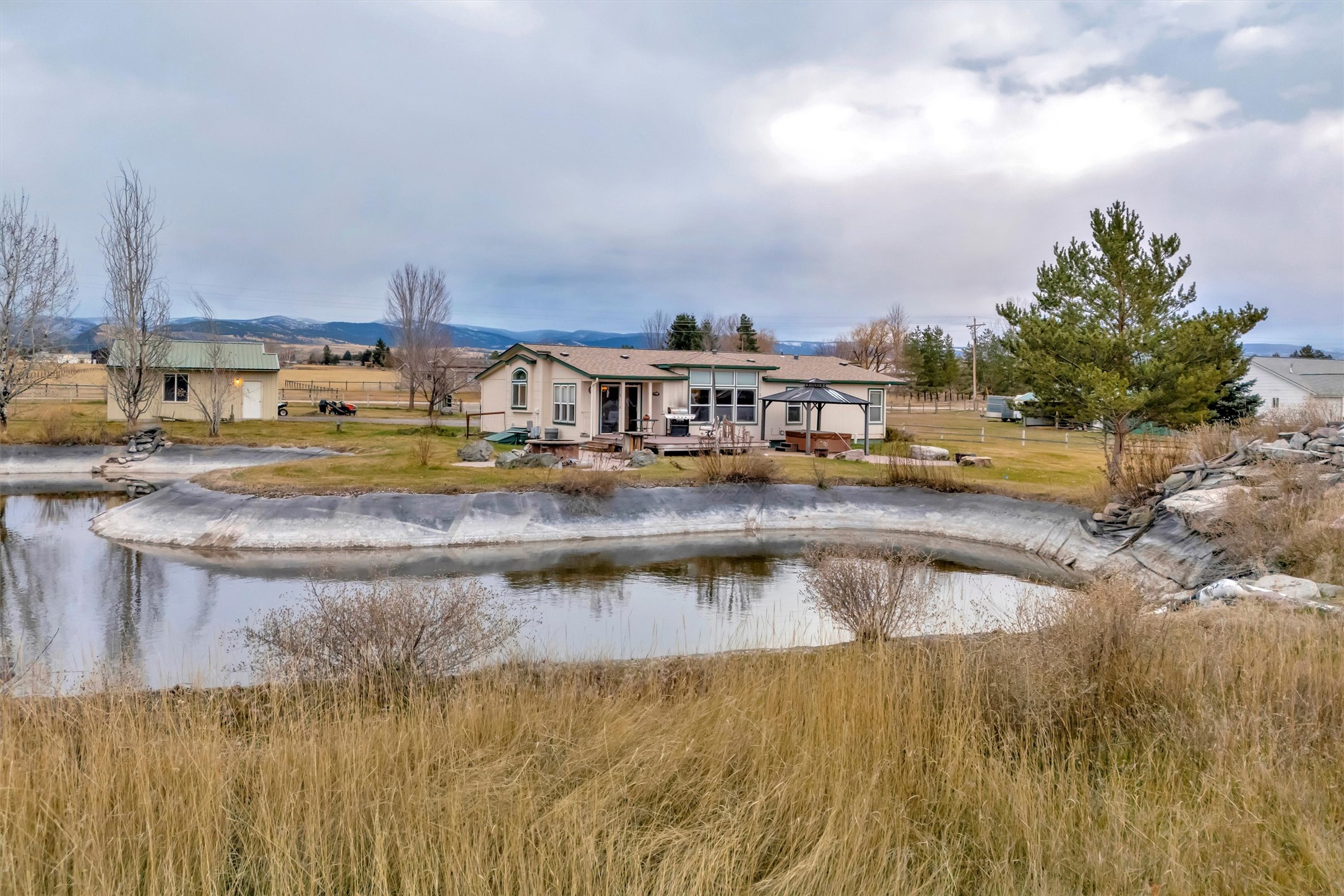 5617 Cottonwood Drive N