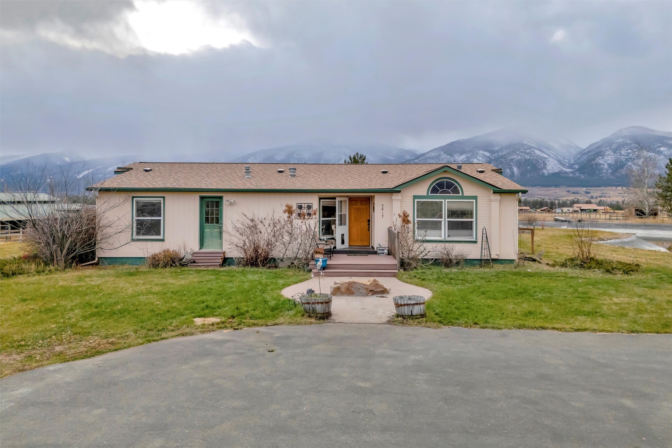 5617 Cottonwood Drive N