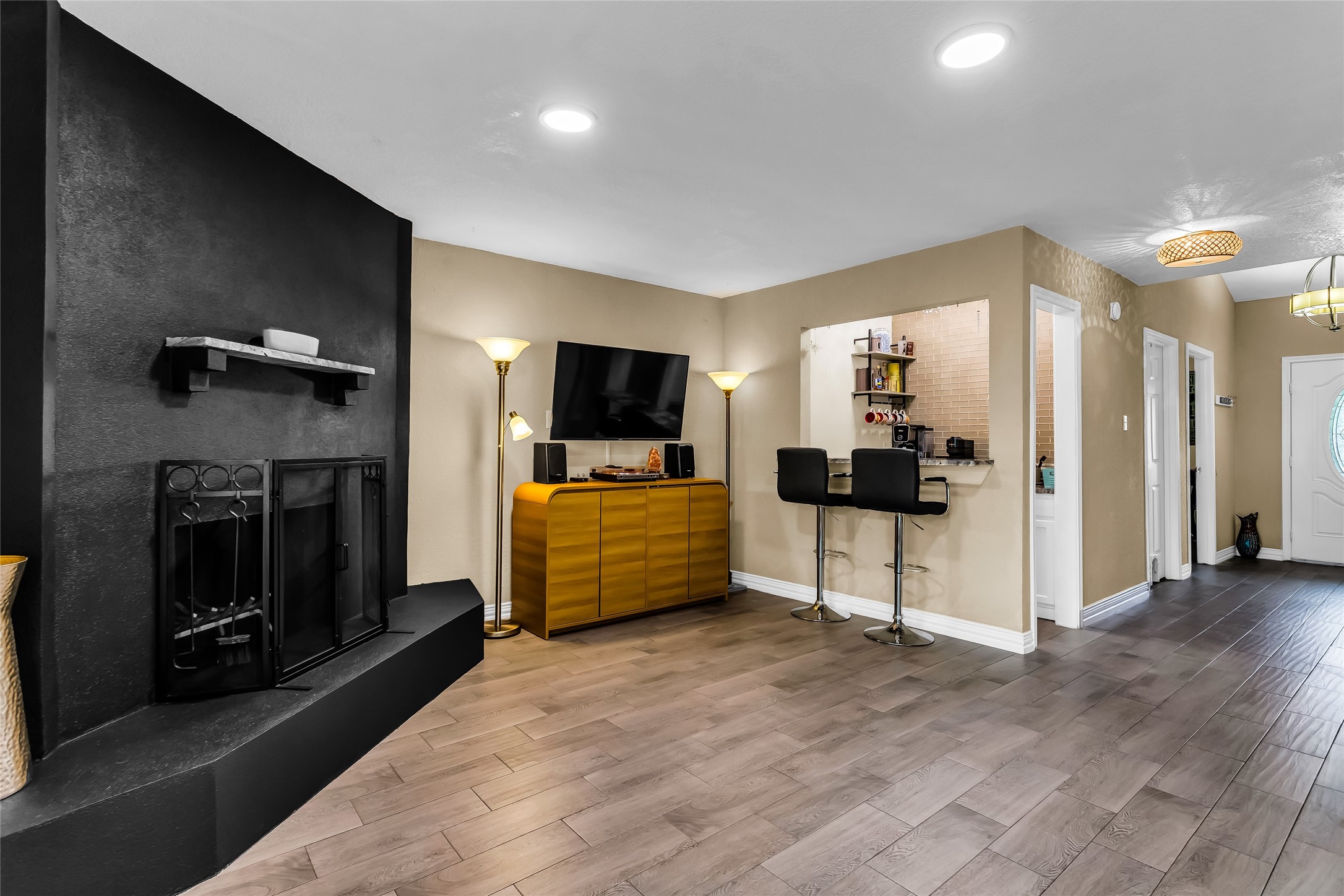 8910 Deerwood Drive