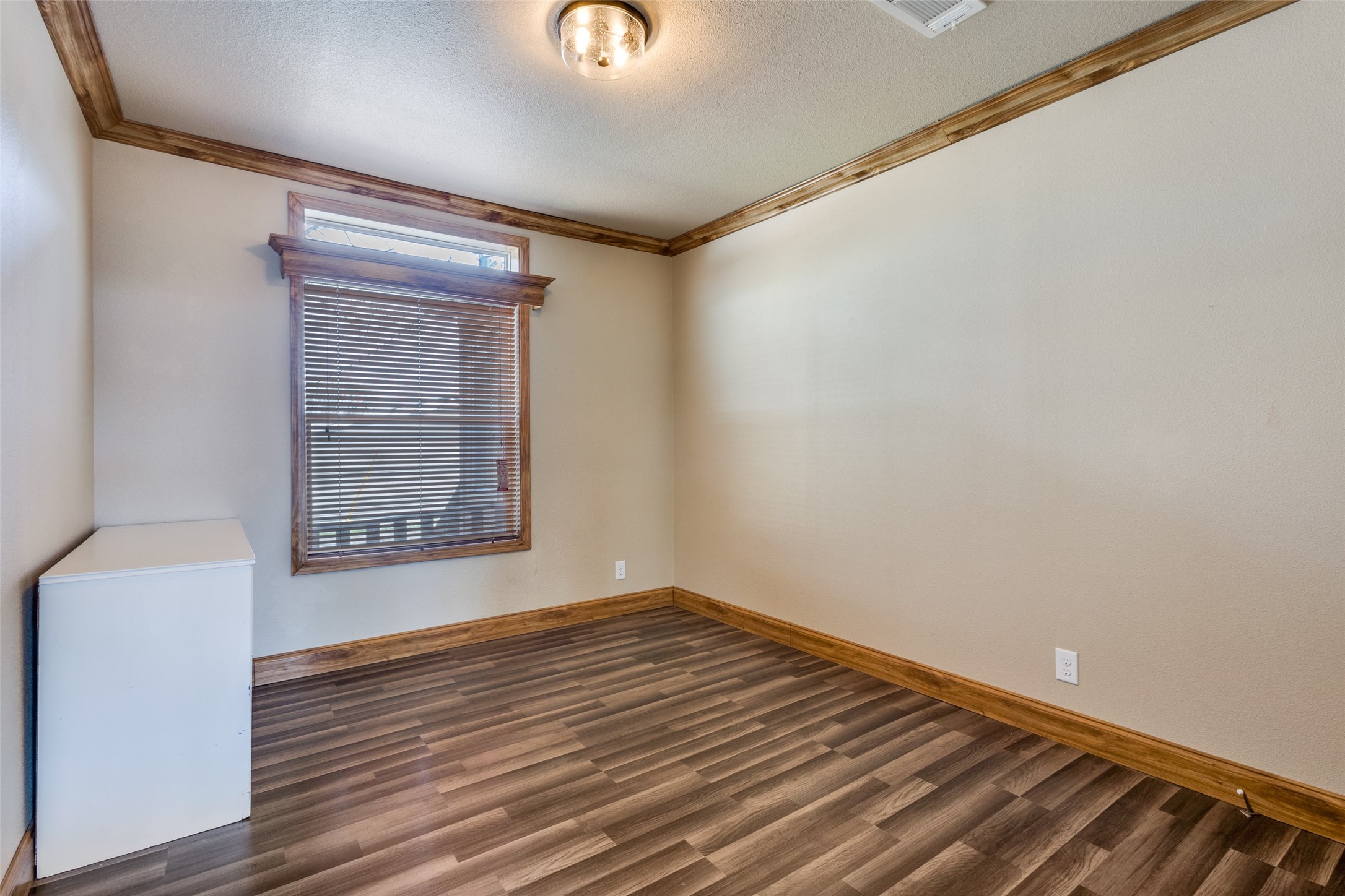 1425 Cowan Road