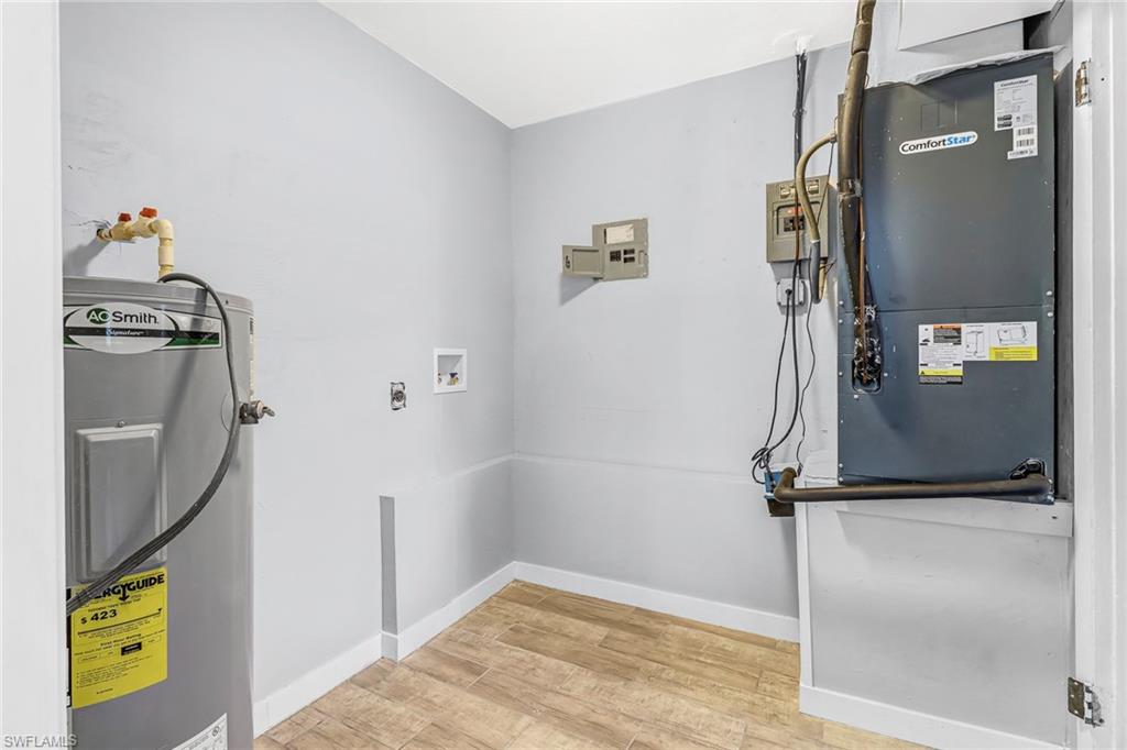 931 Tropical Palm AVE