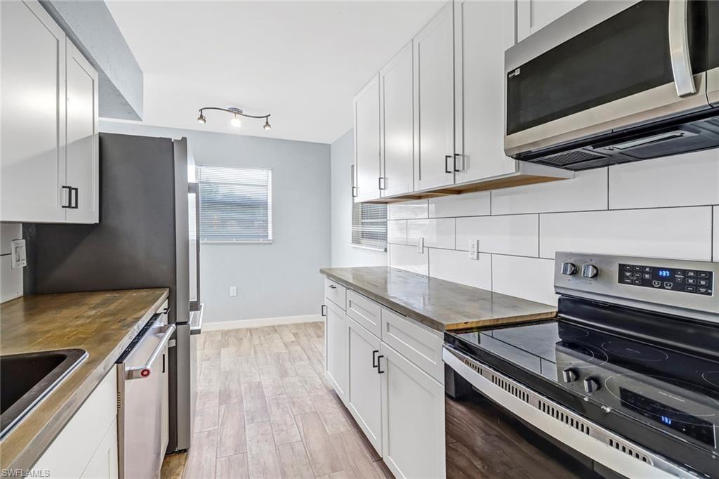 931 Tropical Palm AVE