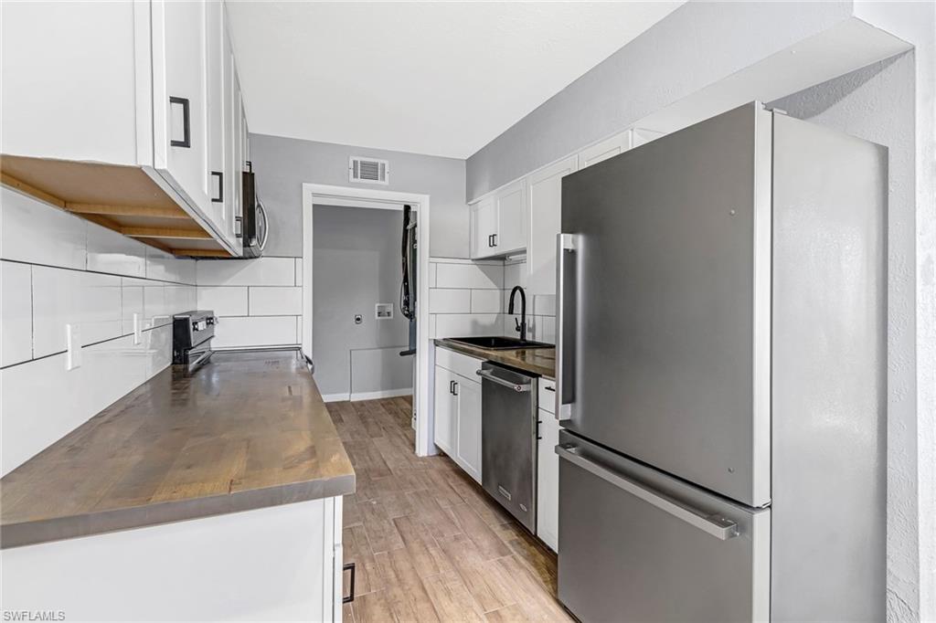 931 Tropical Palm AVE