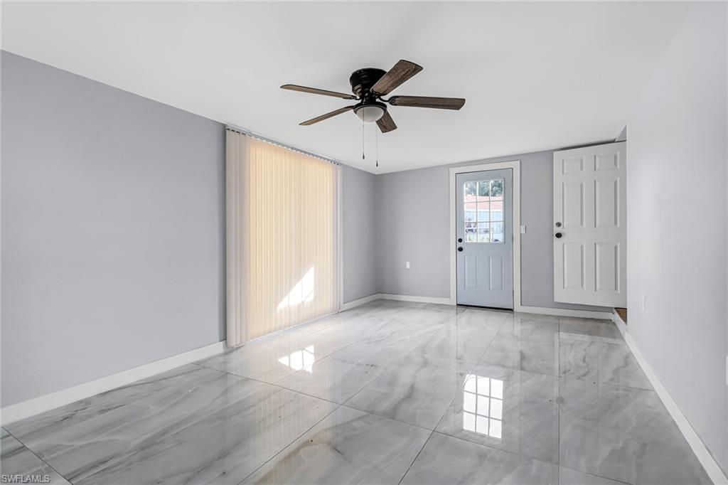 931 Tropical Palm AVE