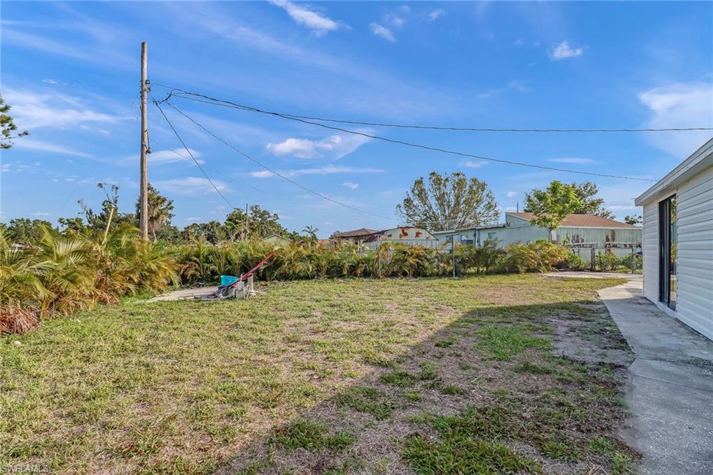 931 Tropical Palm AVE