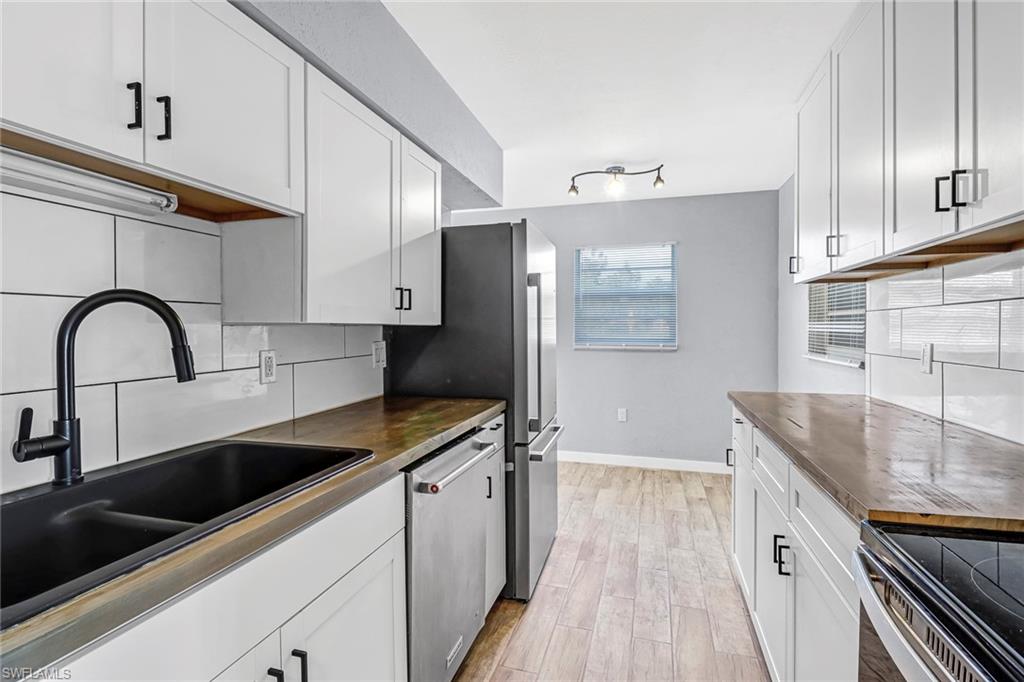 931 Tropical Palm AVE