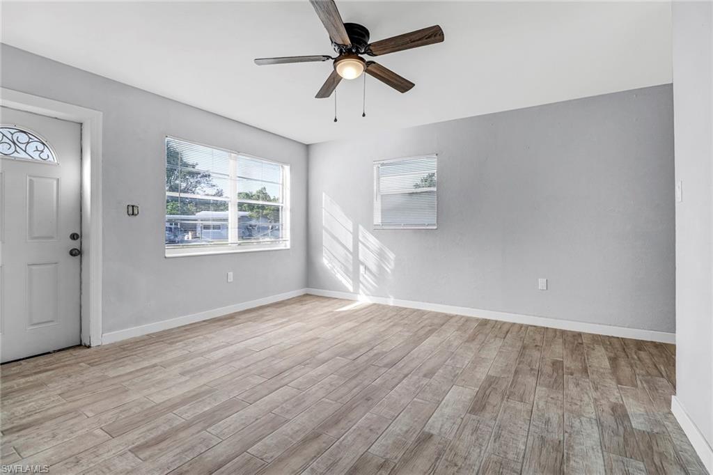 931 Tropical Palm AVE