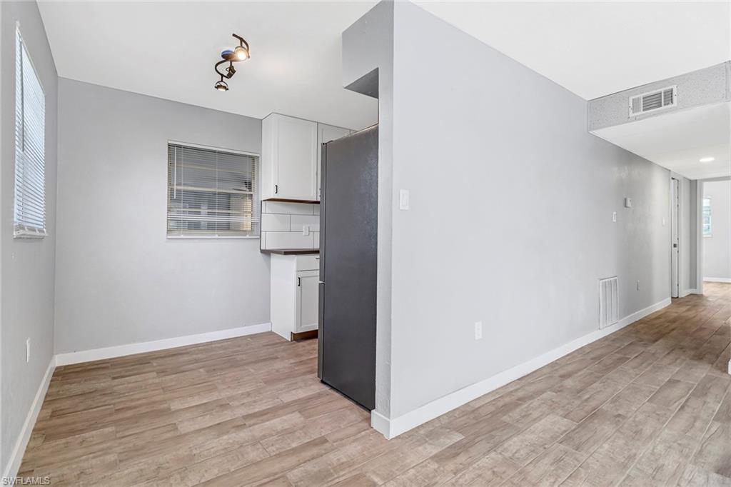 931 Tropical Palm AVE