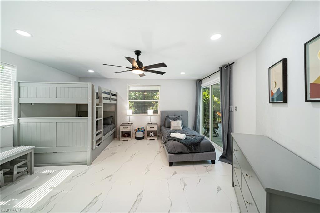 4439 Parrot AVE