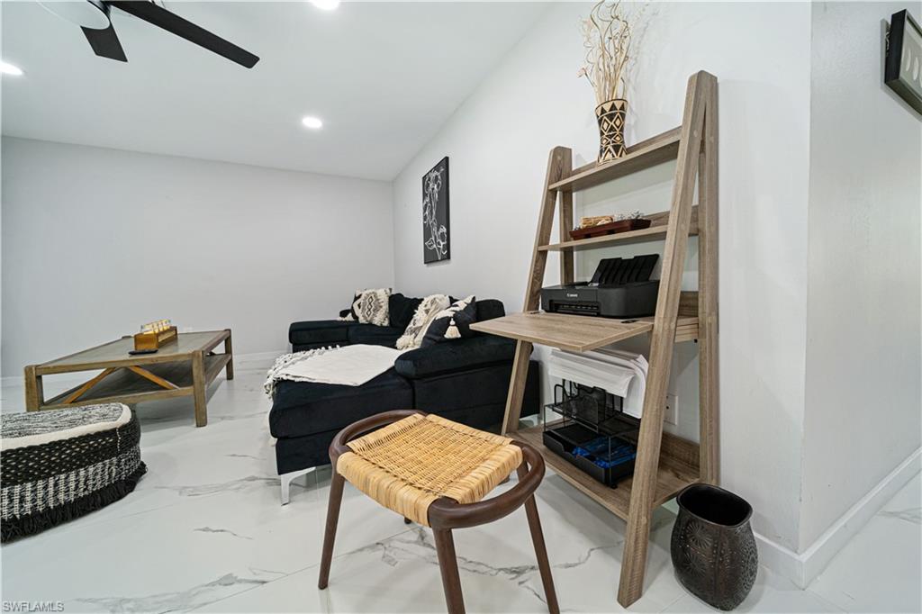 4439 Parrot AVE