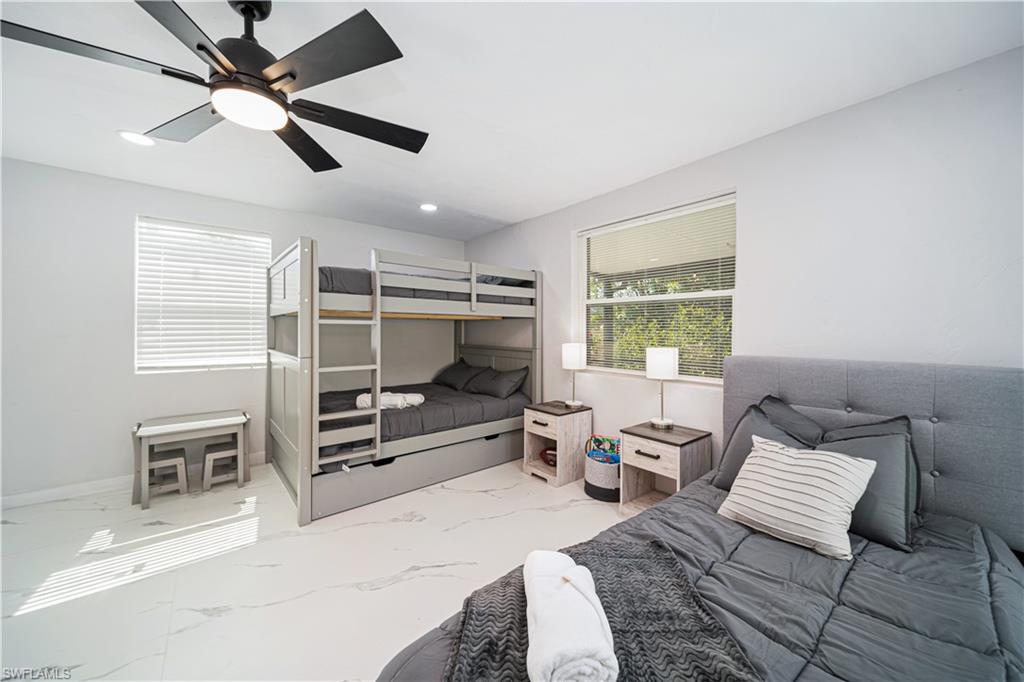 4439 Parrot AVE