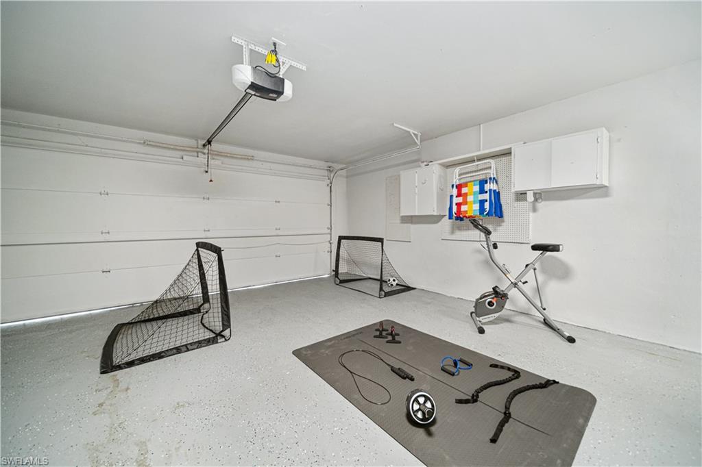 4439 Parrot AVE