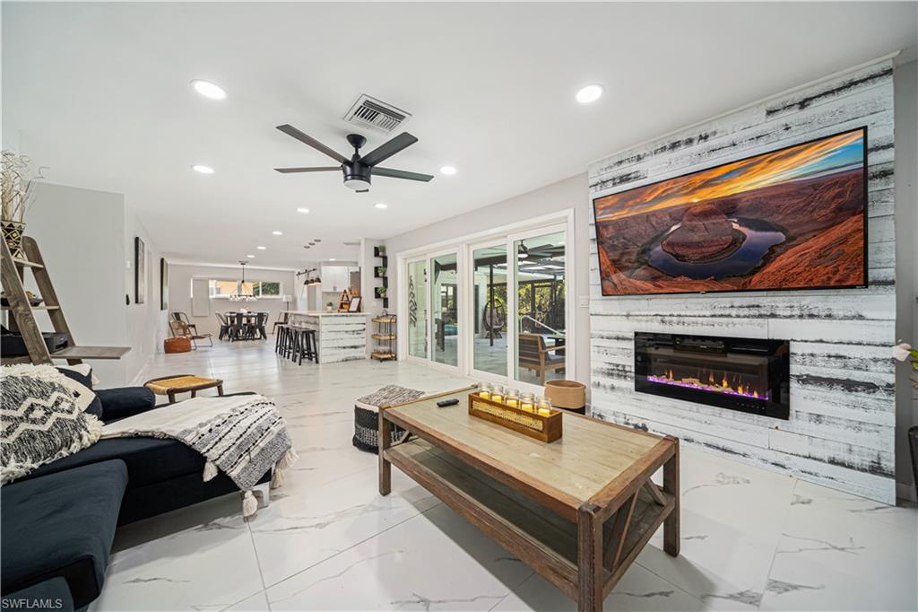 4439 Parrot AVE