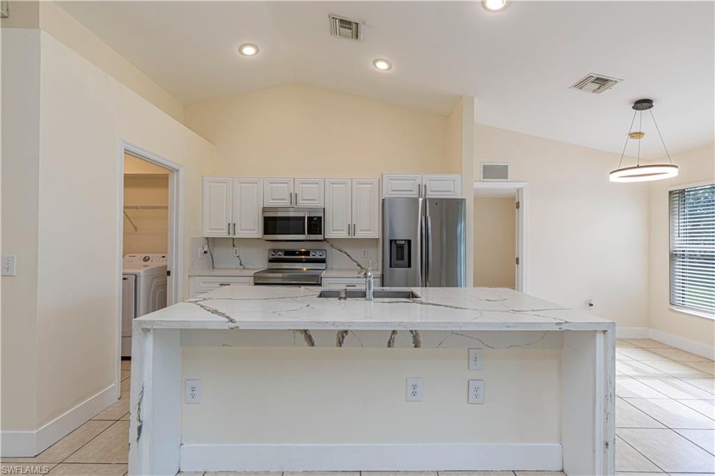2112 NE 15th PL